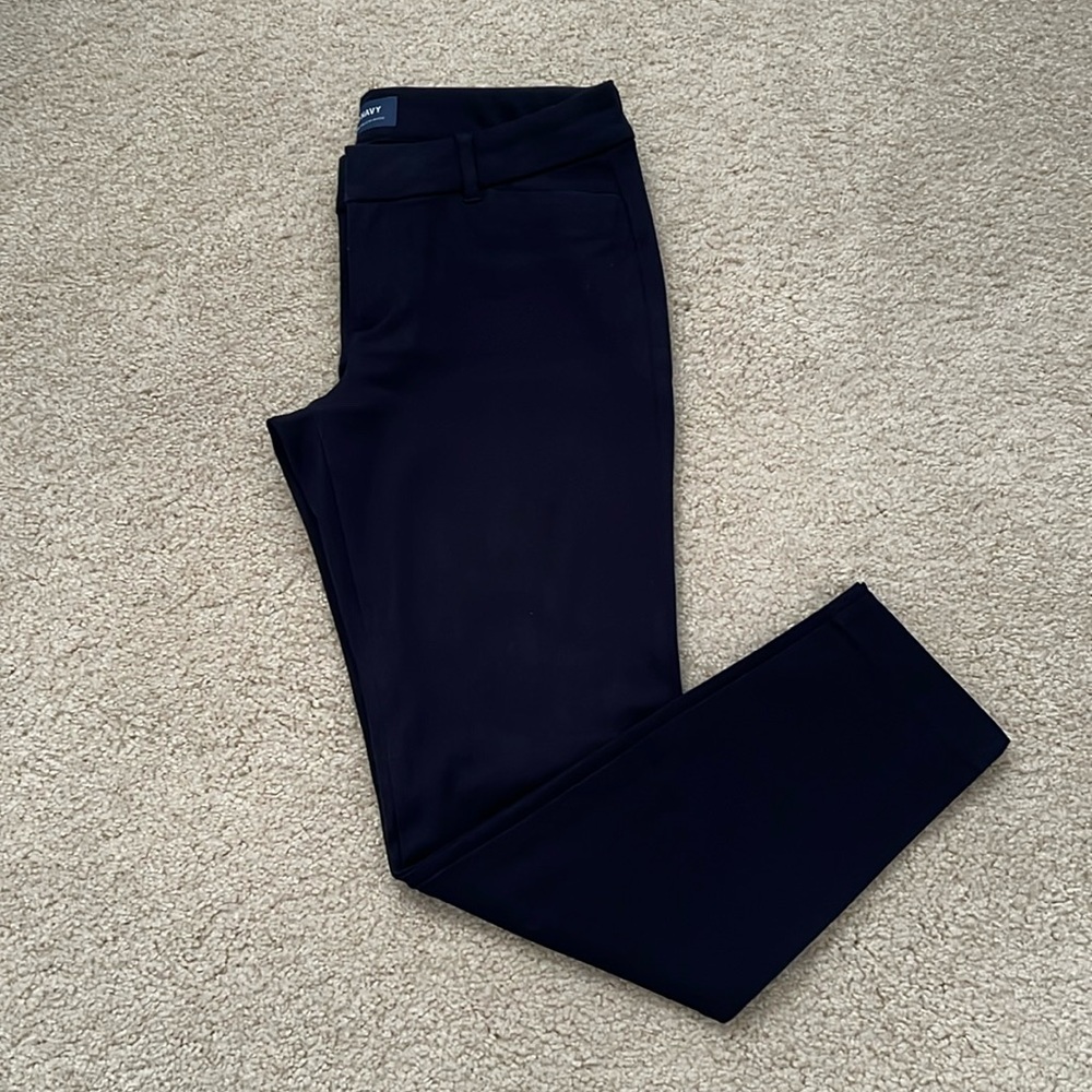 Pixie pant in navy blue by Old Navy. 4 regular